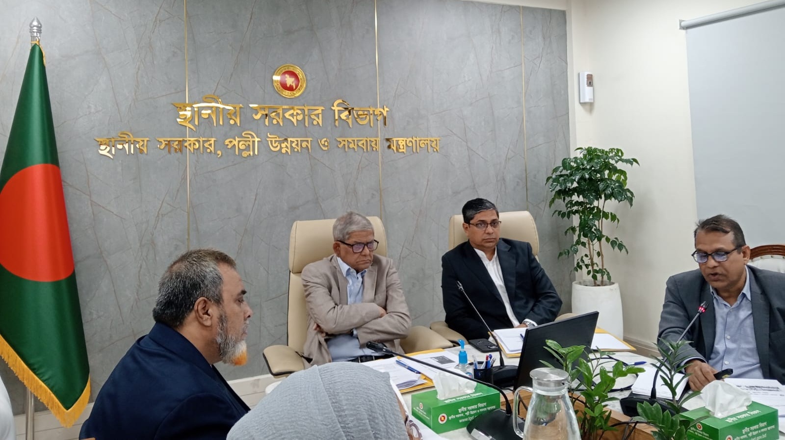 ঐক্যবদ্ধভাবে কাজ করা অত্যন্ত জরুরি: মির্জা ফখরুল ইসলাম আলমগীর