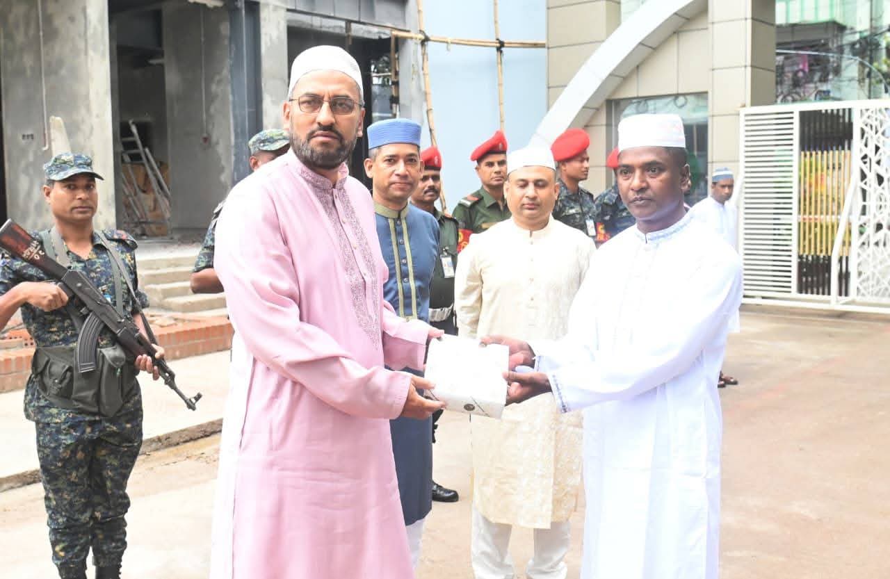 ধর্মীয় ভাবগাম্ভীর্য ও উৎসবমুখর পরিবেশে আনসার-ভিডিপির ঈদ উদযাপন