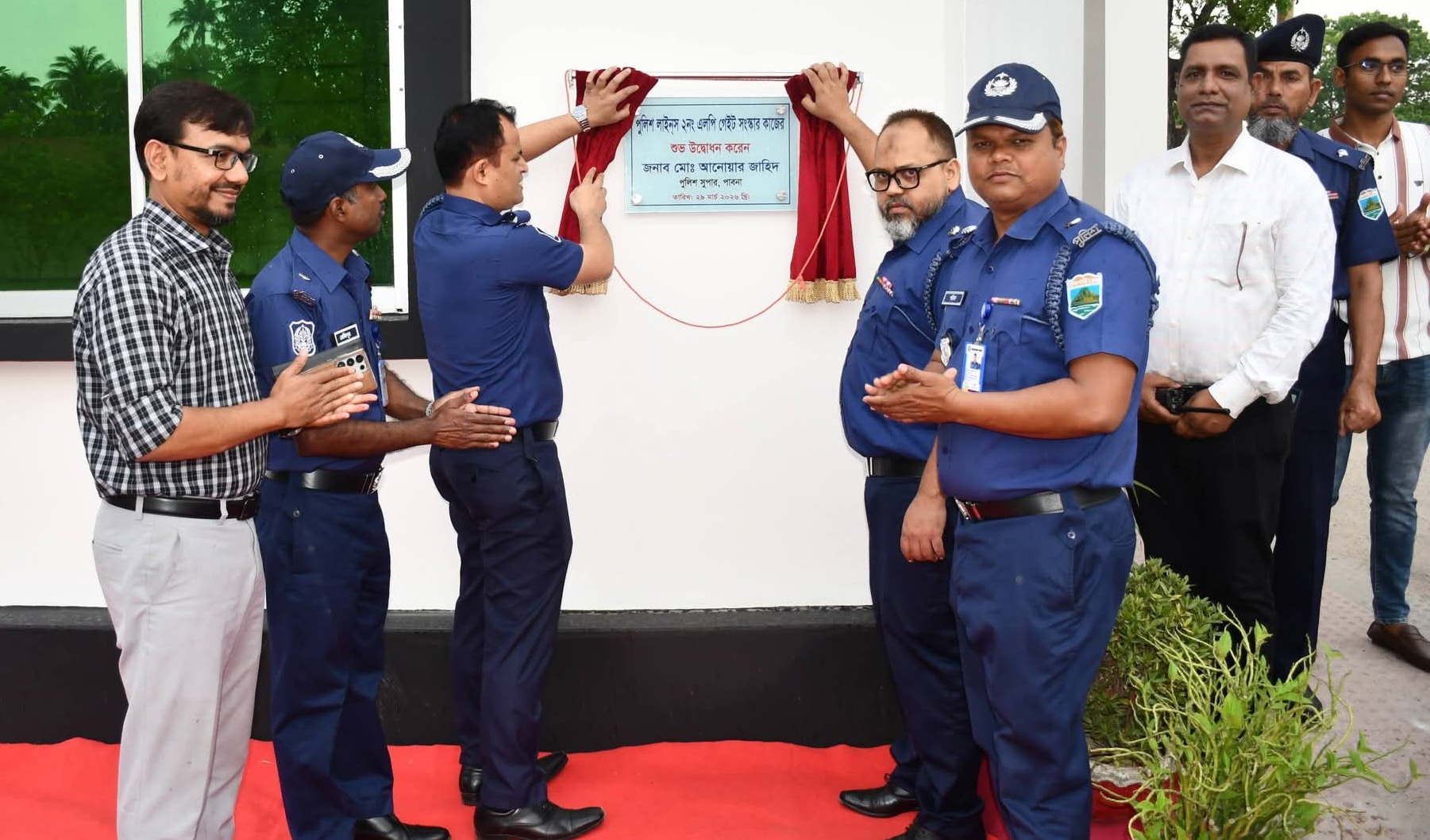 পাবনা পুলিশ লাইন্সে হাসপাতাল রিসিপশন গেট ও মোটরসাইকেল গ্যারেজের উদ্বোধন