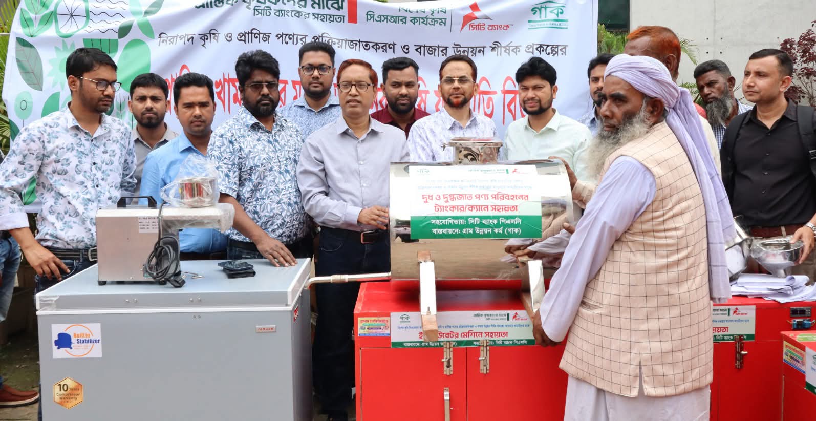 বগুড়ায় গাকের উদ্যোগে প্রান্তিক খামারিদের মাঝে আধুনিক কৃষি যন্ত্রপাতি বিতরণ