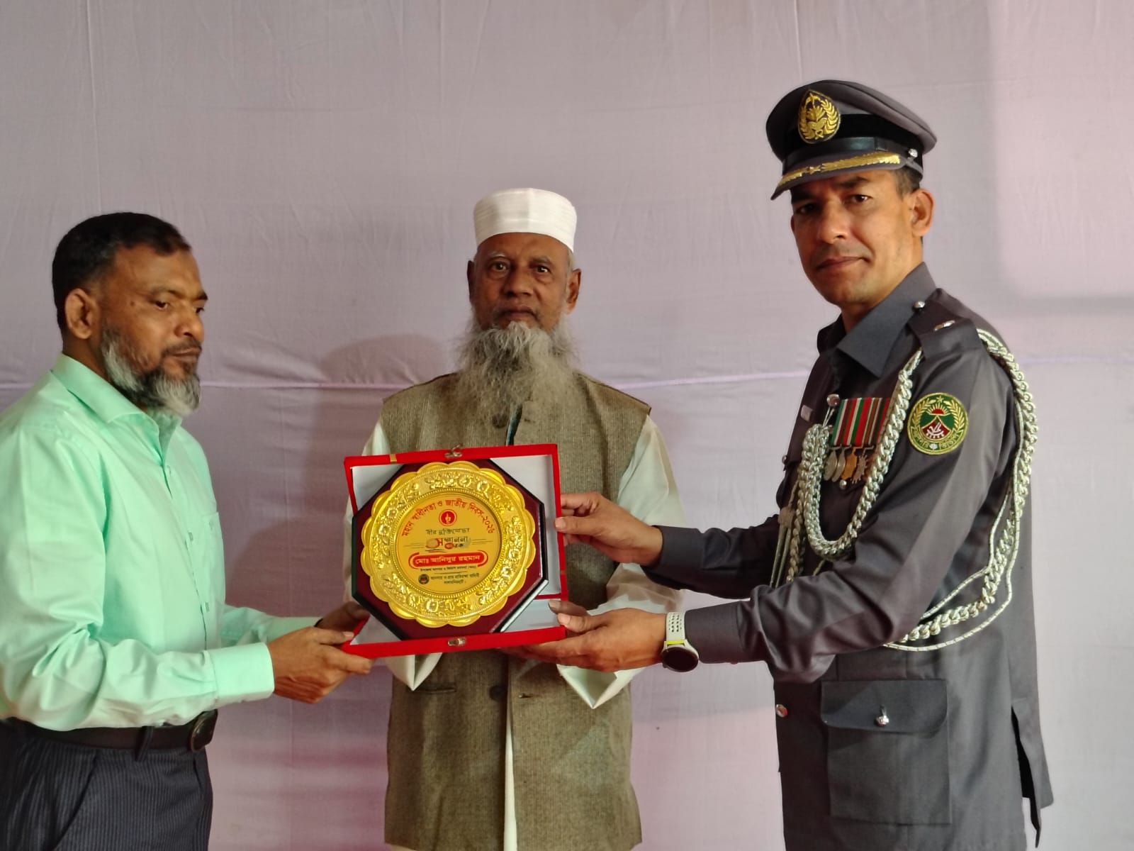 লালমনিরহাট মহান স্বাধীনতা দিবসে বীর মুক্তিযোদ্ধা দুই আনসার-ভিডিপি কর্মকর্তাকে সংবর্ধনা