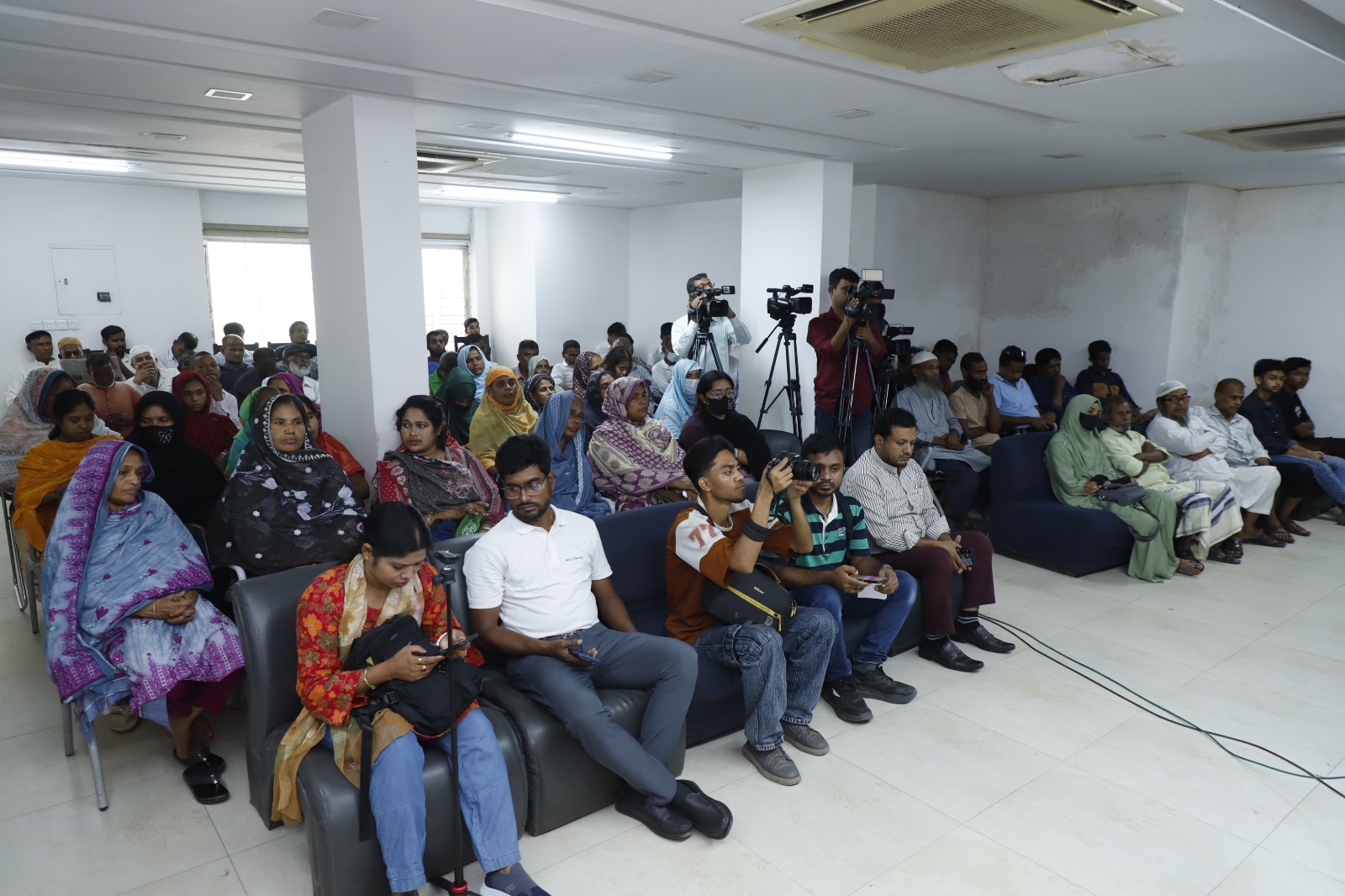 পাঁচ দফা দাবিতে জাতীয় প্রেসক্লাবে বিড়ি শ্রমিকদের সংবাদ সম্মেলন