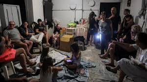 ইরানি হামলায় আতঙ্কিত ইসরাইল, বাংকারে দিন কাটছে নাগরিকদের