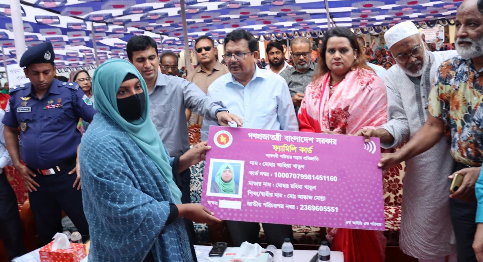 পাবনায় ‘ফ্যামিলি কার্ড’ কর্মসূচির উদ্বোধন, ৫৭৮ নারী পেলেন সহায়তা