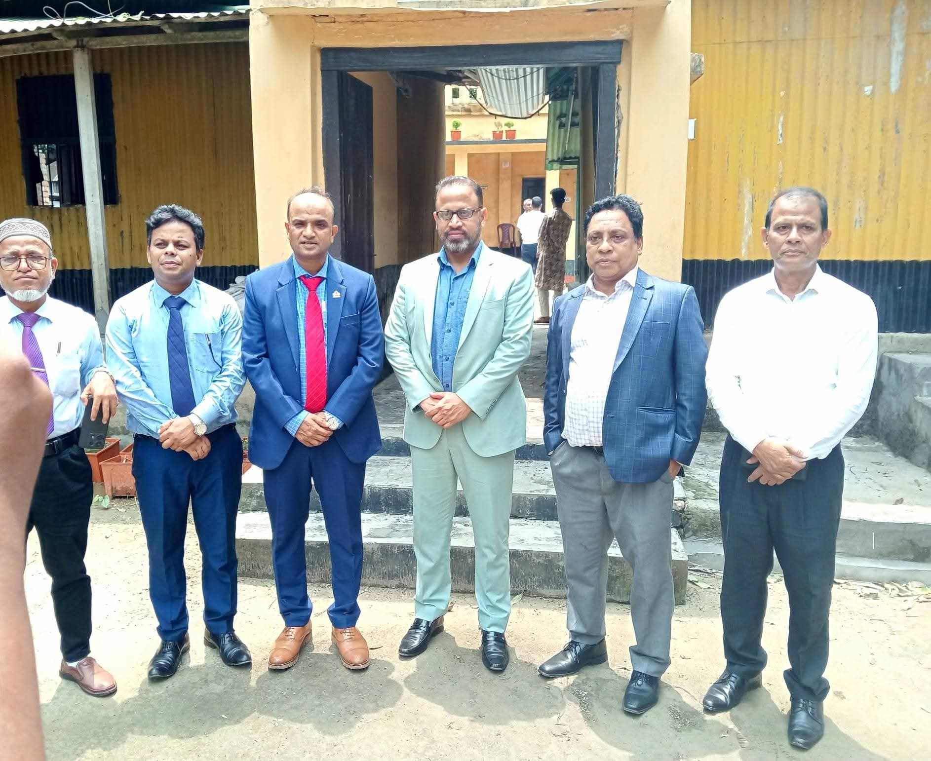 বগুড়ায় রাকাব এমডি গোলাম মরতুজার ঐতিহাসিক জিয়াবাড়ি পরিদর্শন : জিয়ার স্মৃতিবিজড়িত স্থানে রাকাব কর্মকর্তাদের শ্রদ্ধা নিবেদন।