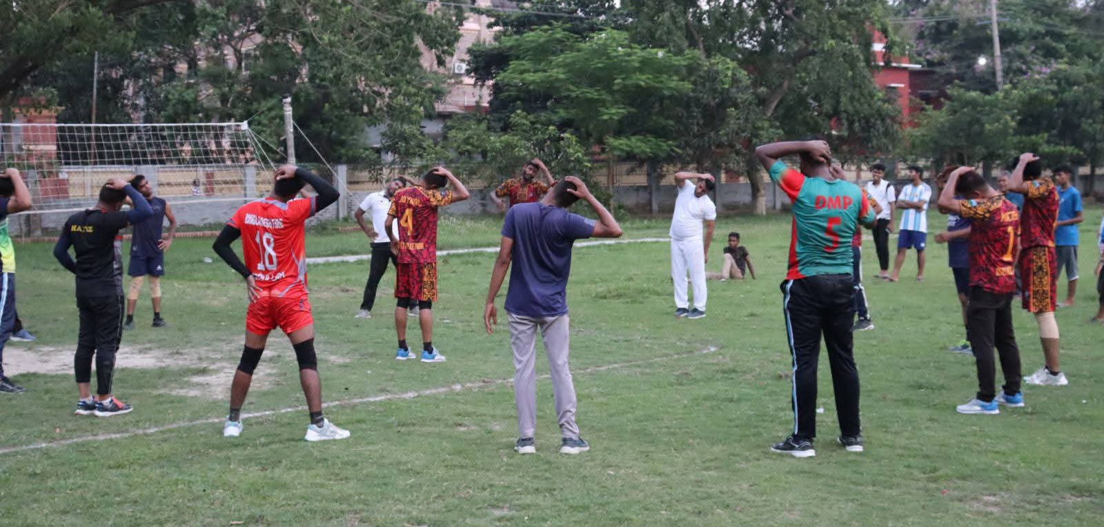 পাবনা পুলিশ ফোর্সের মনোবল ও শারীরিক সক্ষমতা বৃদ্ধিতে পুলিশ সুপারের ভলিবল খেলায় অংশ গ্রহণ