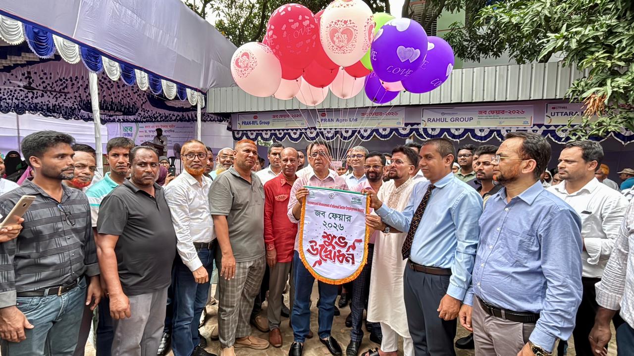 বগুড়ায় গাকের উদ্যোগে জব ফেয়ার উদ্বোধন, তাৎক্ষণিক চাকরি পেলেন ১৪৮ জন