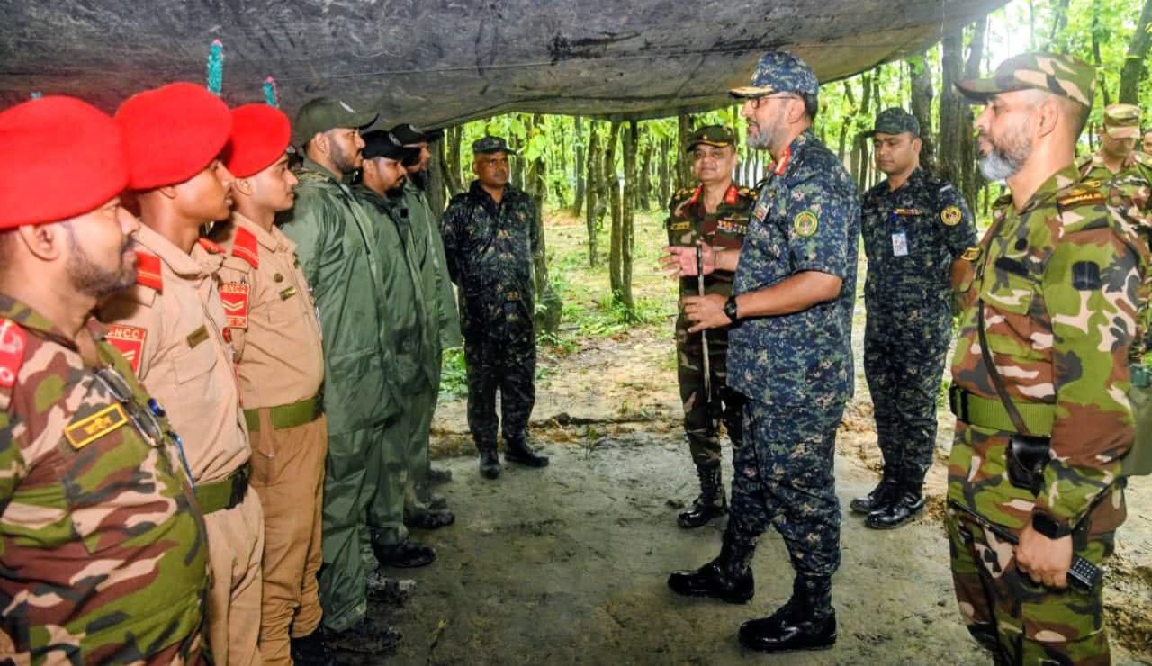 গাজিপুরে বাংলাদেশ সেনাবাহিনীর গ্রীষ্মকালীন মহড়া পরিদর্শন করলেন আনসার-ভিডিপি'র মহাপরিচালক