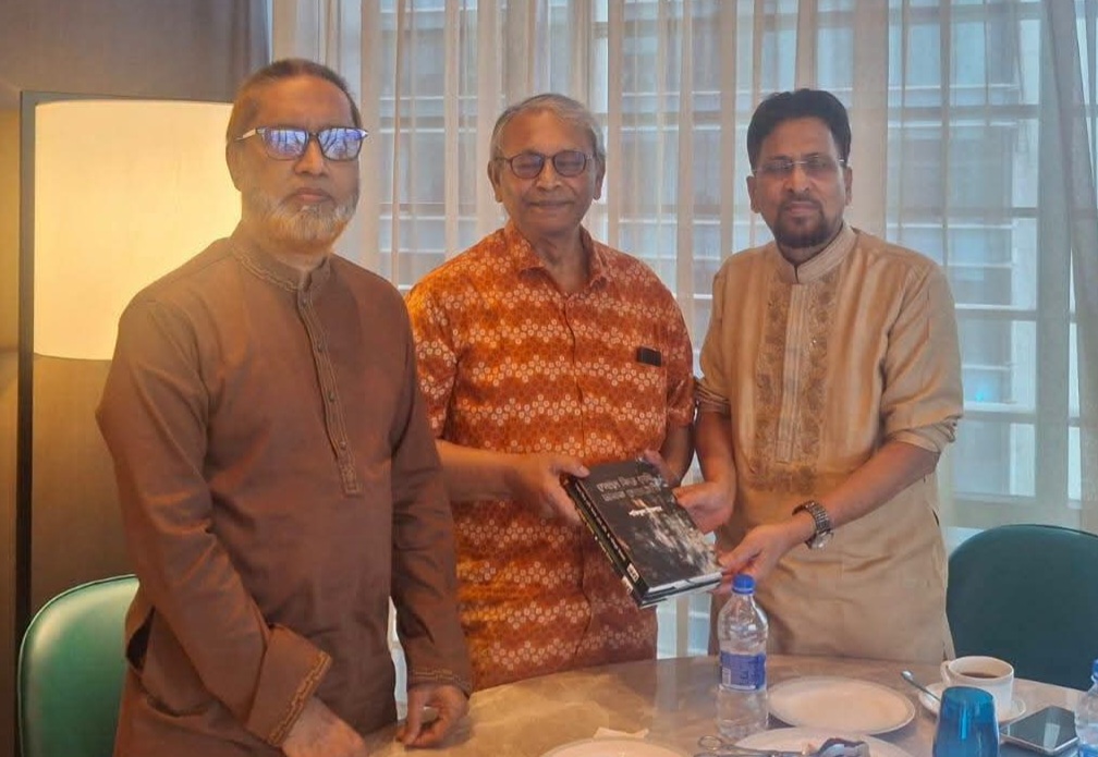 ঢাকায় উন্নয়ন বিশেষজ্ঞ শফিকুল ইসলামের সঙ্গে গাকের নির্বাহী পরিচালকের মতবিনিময়