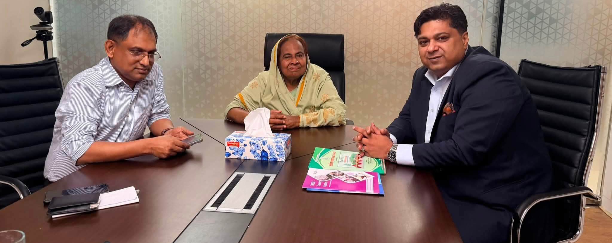 টিএমএসএস'র নির্বাহী পরিচালক অধ্যাপিকা ড.হোসনে-আরা বেগমের মুন্সি অফিস পরিদর্শন