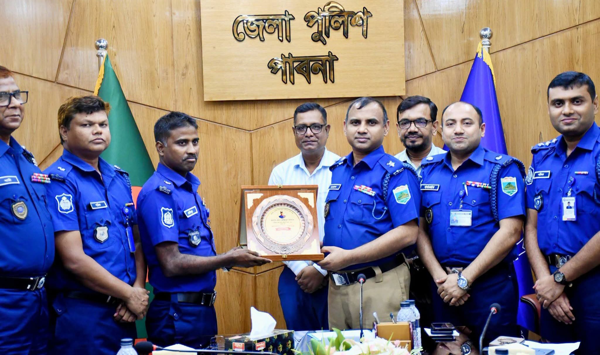 পাবনায় অতিরিক্ত পুলিশ সুপার রেজিনুর রহমানের বিদায় সংবর্ধনা অনুষ্ঠিত