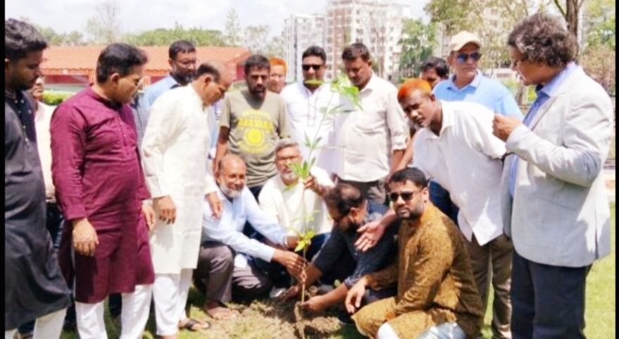 রাজশাহীকে সবুজ নগরী হিসেবে গড়ে তোলার লক্ষে বৃক্ষরোপণ করা হচ্ছে : আরডিএ চেয়ারম্যান