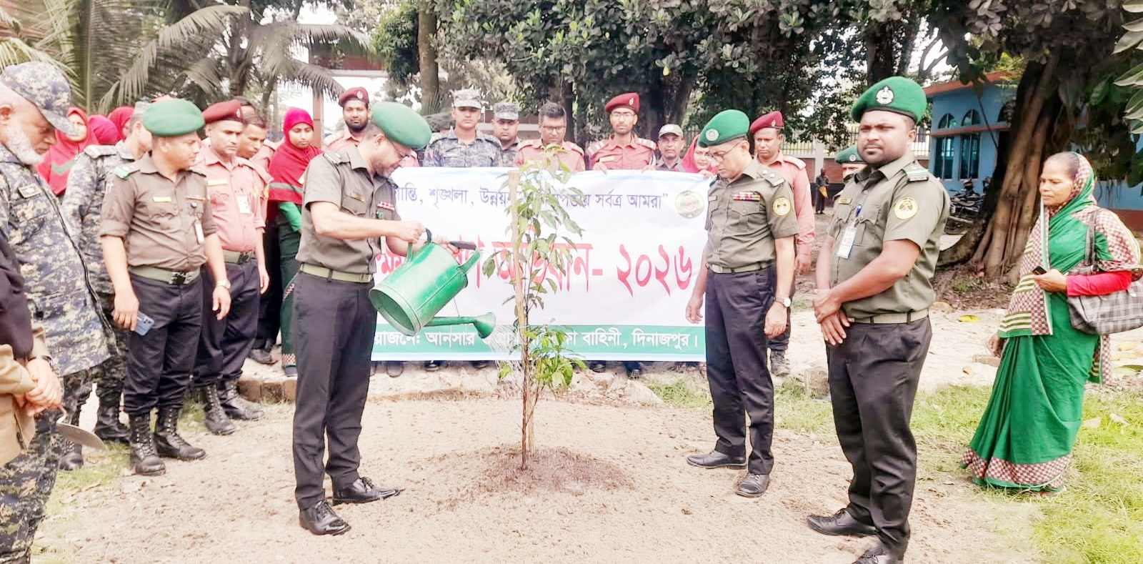 দিনাজপুর আনসার-ভিডিপি'র উদ্যোগে বৃক্ষরোপণ অভিযান