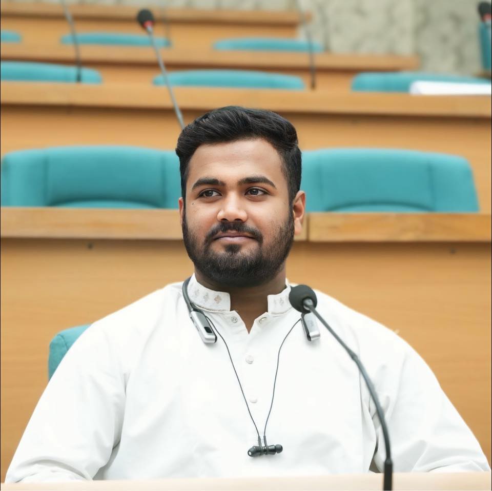 পরীক্ষা চলাকালে শৌচাগারে যাওয়ার কথা বলে  চ্যাটজিপিটি দিয়ে নকল, শাস্তি পেলেন ঢাবির হল সংসদ নেতা