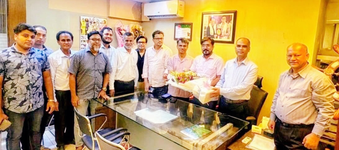 ঢাকায় পেশাজীবী দলের প্রতিষ্ঠাতা সভাপতি আরিফুল ইসলাম জিয়ার সাথে ব্যারিস্টার রোকনুজ্জামানের সৌজন্য সাক্ষাৎ