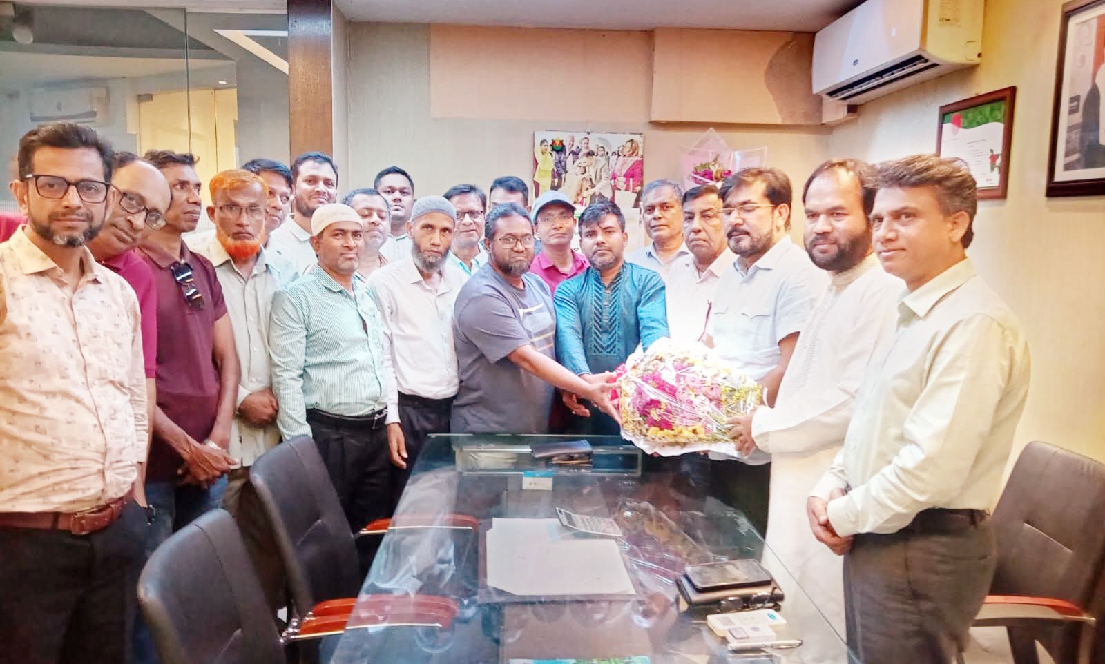 ঢাকায় পেশাজীবী দলের মহানগর উত্তর নেতৃবৃন্দের সাথে কেন্দ্রীয় নেতাদের মতবিনিময়