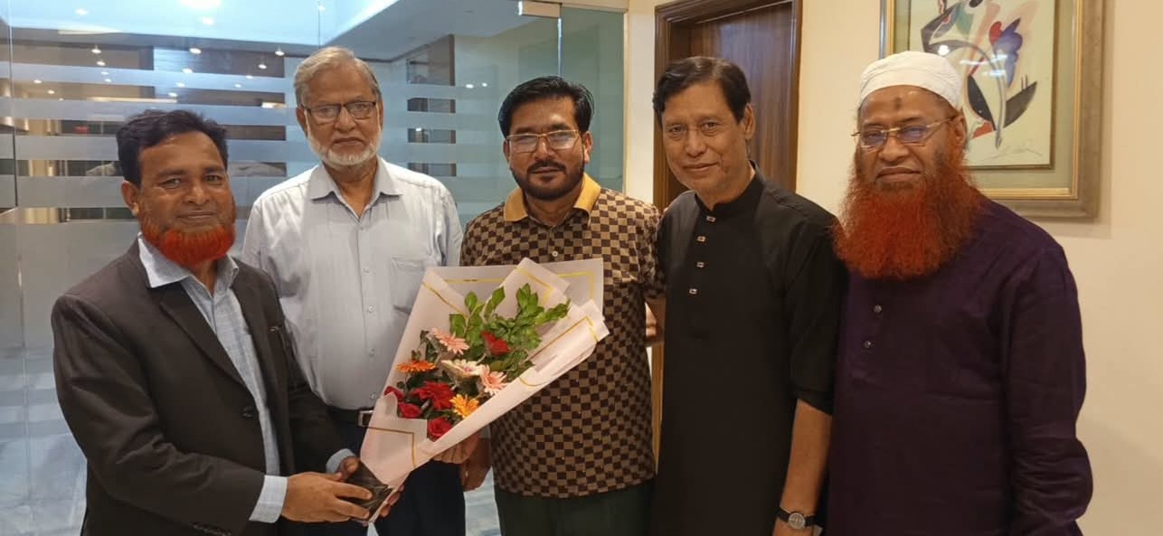 চট্টগ্রাম ক্লাবে বিশিষ্ট ব্যক্তিবর্গের সাথে পেশাজীবী দলের সভাপতি আরিফুল ইসলাম জিয়ার সৌজন্য সাক্ষাৎ