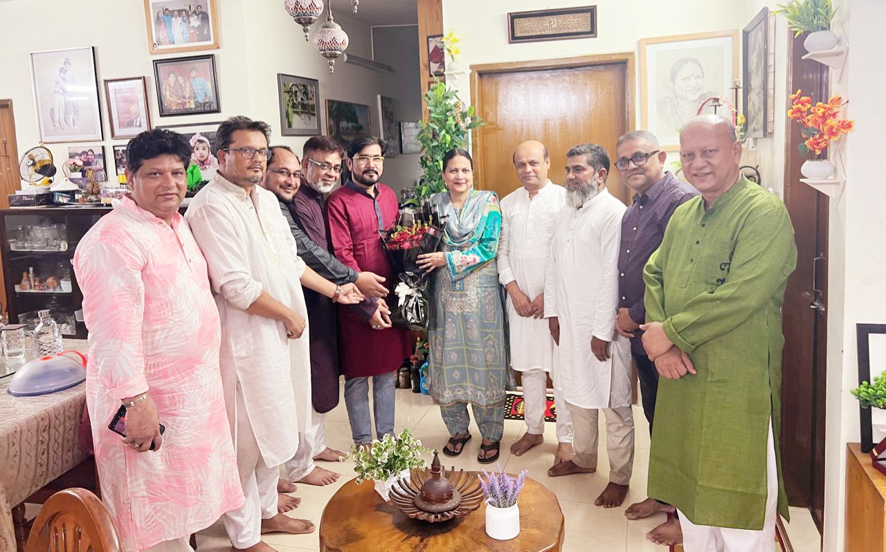 জাতীয়তাবাদী পেশাজীবী দলের উপদেষ্টা অধ্যাপিকা ড. দিল রওশন জিন্নাত আরা'র সাথে পেশাজীবী দলের সভাপতি আরিফুল ইসলাম জিয়া'র সৌজন্য সাক্ষাৎ