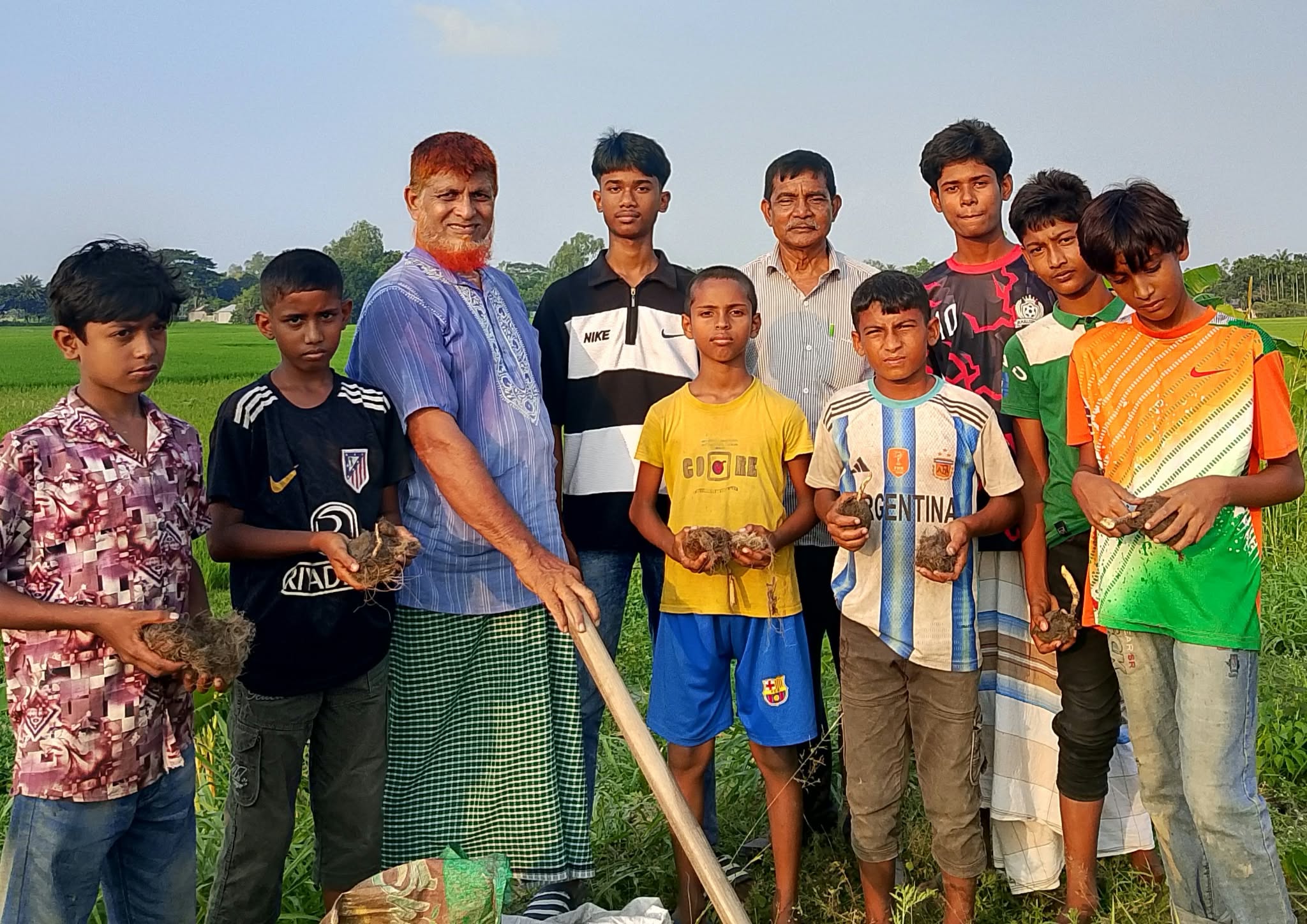 পাবনায় তিন লক্ষাধিক তালবীজ রোপণ করে অনন্য দৃষ্টান্ত স্থাপন করলেন ব্যাংকার কুদ্দুস পণ্ডিত